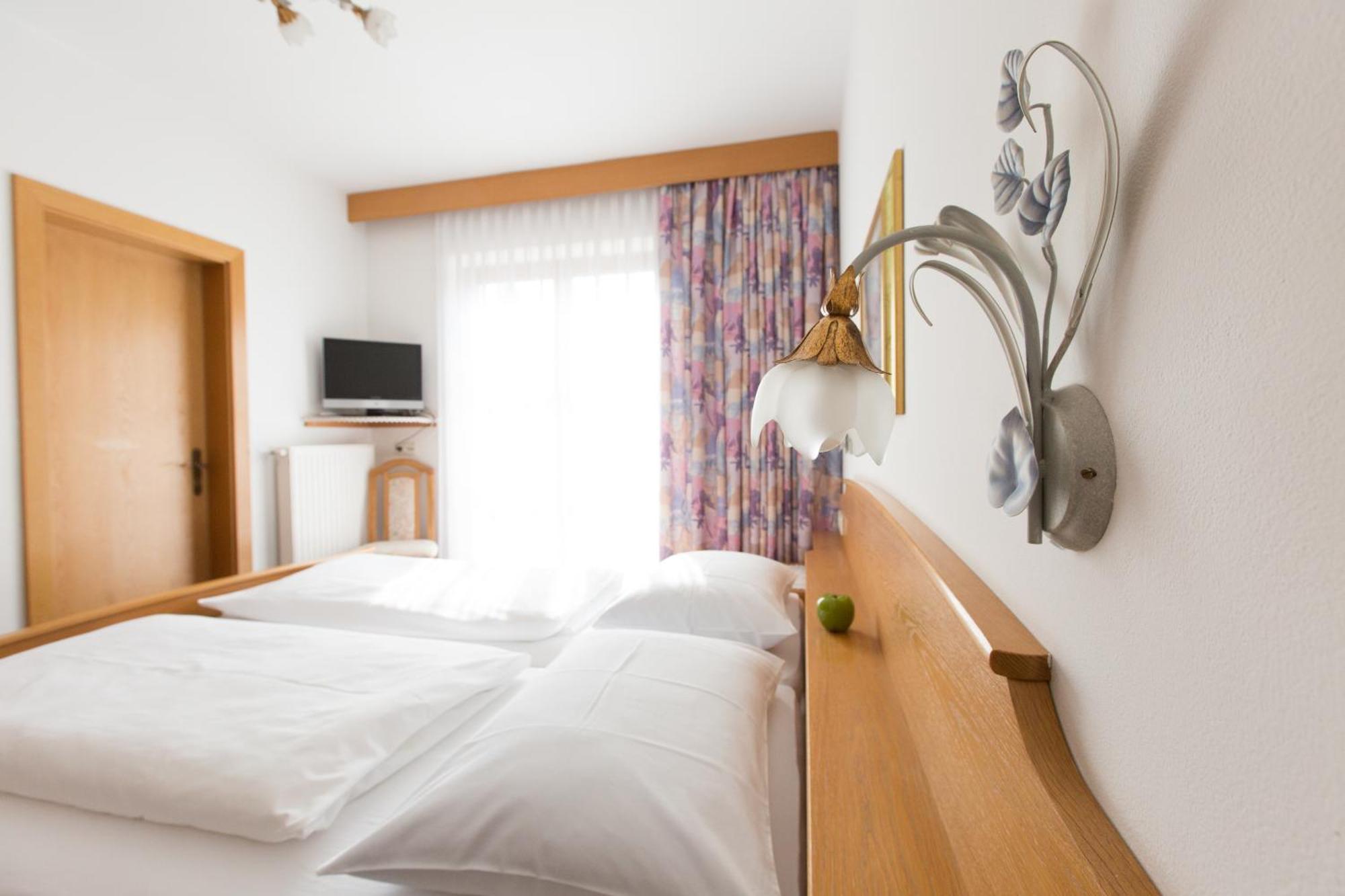 Bed and Breakfast Linghof Тіроло Екстер'єр фото